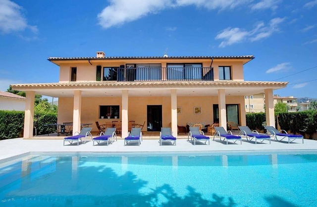 Impressive Villa, A/C & Private Pool, Perfectly Located in Port de Pollenca - 150m from the Beach!