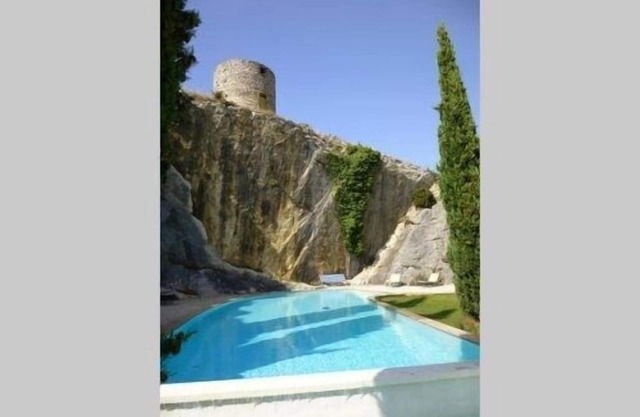 In a beautiful Provencal setting, airconditioned house for 2 with swimming pool