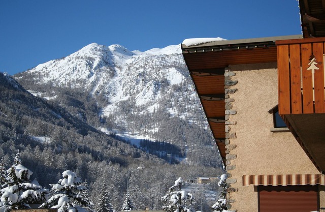 IN A BIG CHALET rentals apartments SERRE CHEVALIER 1400