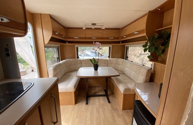In a green setting with private pool 4 to 6 people