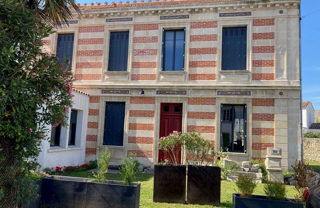 In the heart of the island: spacious, fully-equipped accommodation with garden and pool