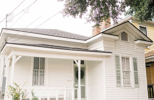 In the Heart of Savannah's Starland District/3 Bedroom Bungalow. Pet Friendly!