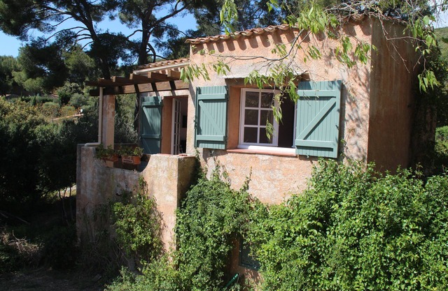 In the hill, a stone's throw from the sea, completely renovated.