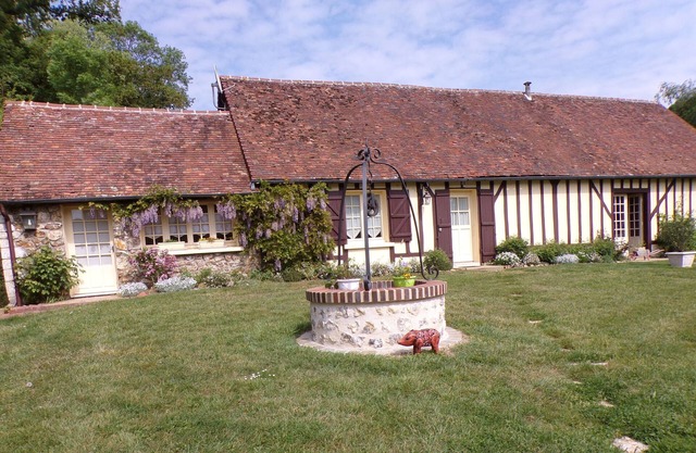 In the Pays de Brou single storey house in the countryside in Unverre