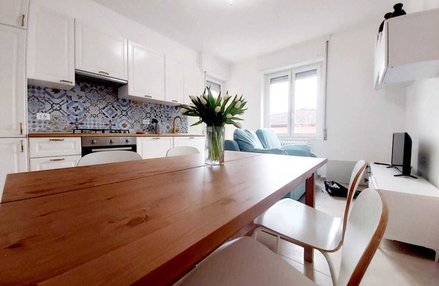 In the relaxation of the nearby green way 5 minutes from upper town and 6km from the airport