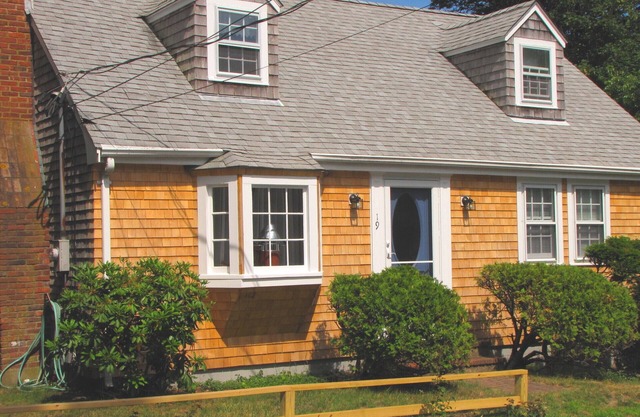 IN-TOWN-WALK TO EVERYTHING! Adorable & Affordable! Cozy Cape Style Home!