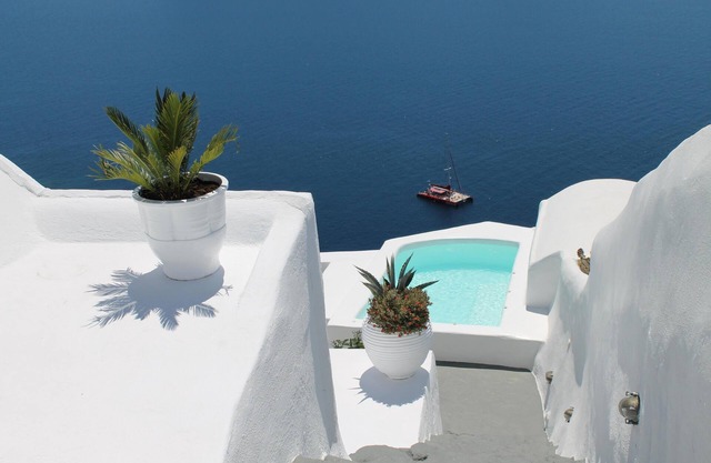 Incredible caldera views! Full sunset, private, spacious - in the heart of Oia