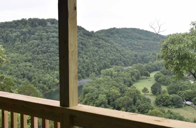 Incredible Porch Views Located between Beaver Lake & Eureka Springs -Suite 111