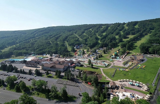 Incredible Ski Destination! Near Yankee Run Nature Preserve! Lazy River & Pool!
