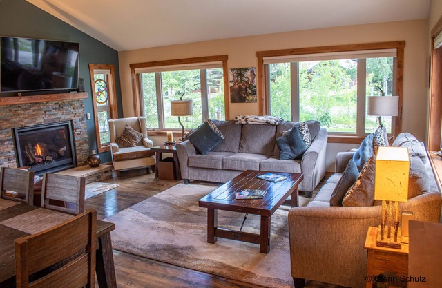 Incredible updated three bedroom Frisco Colorado home. n