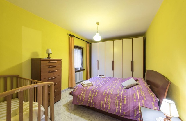 Independent apartment with large garden a few minutes from the Aosta Valley.
