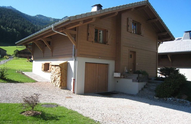 Independent chalet for 6 to 8 people in the heart of the "Portes du Soleil"