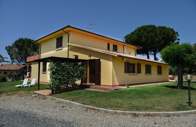 Independent ground floor apartment with garden, parking space with sea view, 4 pax