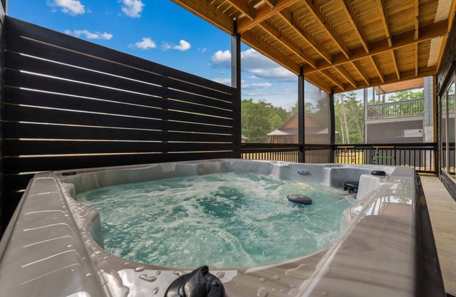 Indoor Pool + Game Room + 10MI to Great Smoky