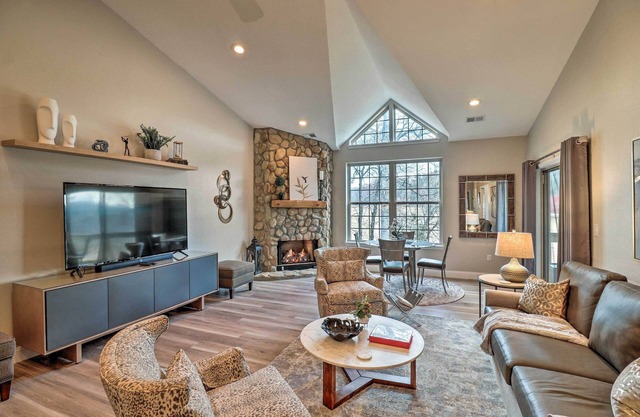 Indoor Pool & Golf Course Views: Lake Lure Condo!