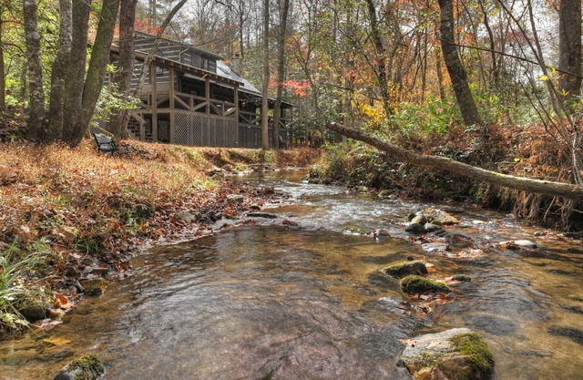 Indulge in "Just One More Night", a pet-friendly creekfront retreat boasting a spacious outdoor deck, hot tub, firepit, and WiFi
