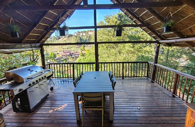 Indulgent Escape, Jet Bath, Stunning Views & Boma Firepit -Retreat from the City