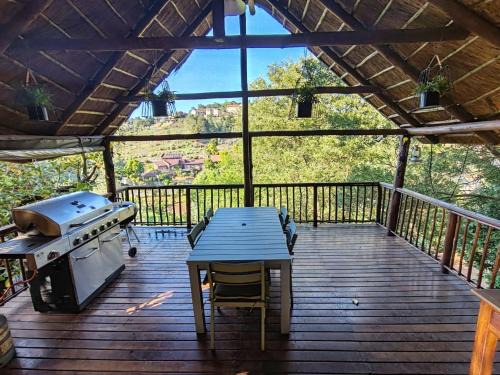 Indulgent Escape, Jet Bath, Stunning Views Boma Firepit -Retreat from the City