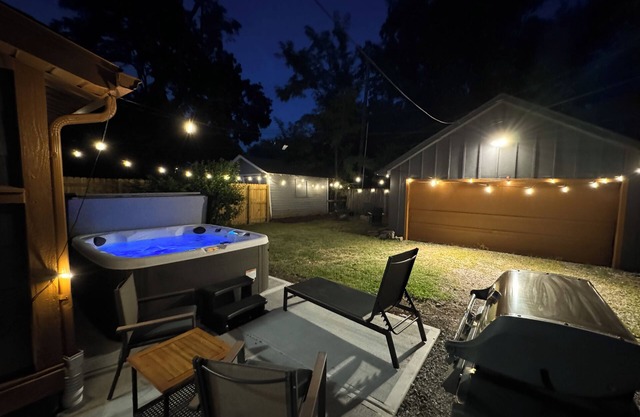 Indy Hot Tub, BBQ & Arcade—Steps from Broad Ripple