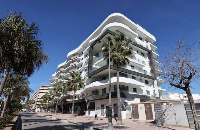Infinity luxury 2 bedroom apartment with roof top pool gym in Estepona Center