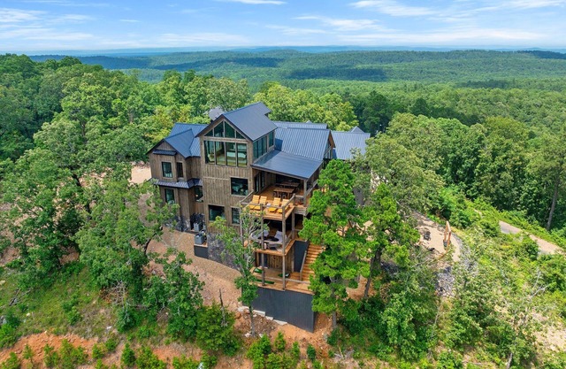 Infinity on High- Stunning Views, 5 King Suites, Sleeps 28, Game & Theater Room