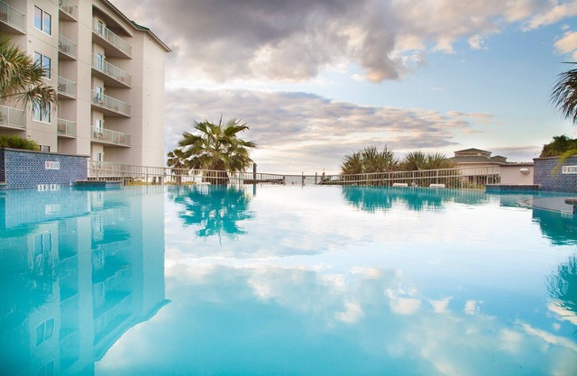 Infinity Pool! Close to Beach | Hot Tub + Tennis