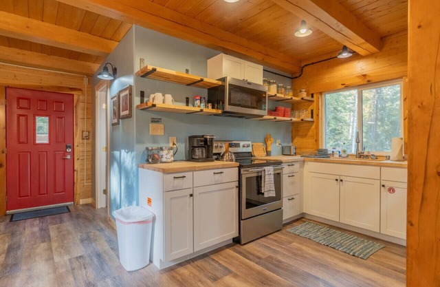 Iniakuk Forest Cabin Sleeps 4