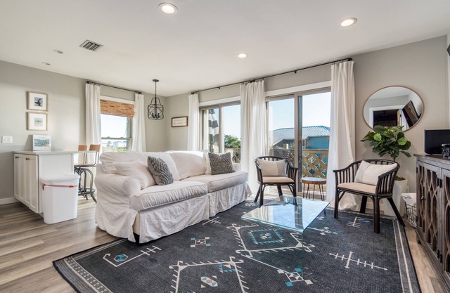 Inlet Beach Luxury Top Floor, Corner Unit, Gulf Views, Community Pool