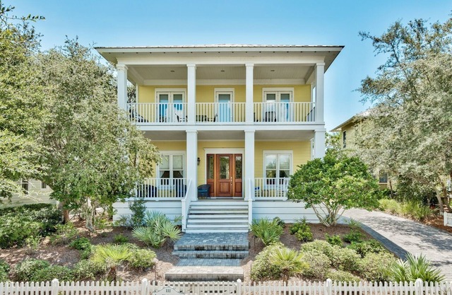 "Inn High Cotton" 3 min walk to the beach, updated home in Carillon Beach!