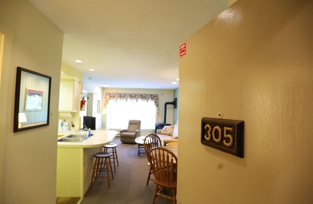 Inns of Waterville Valley one bedroom condo next door to Town Square! (305)