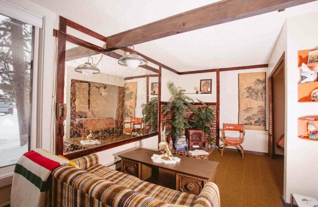 Innsbruck 1974 - Walkable to Big Sky Resort