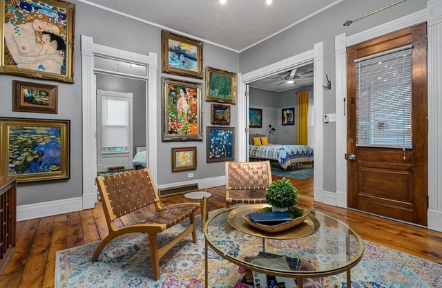 Inspiration Haven - Captivating Art-Filled Cottage