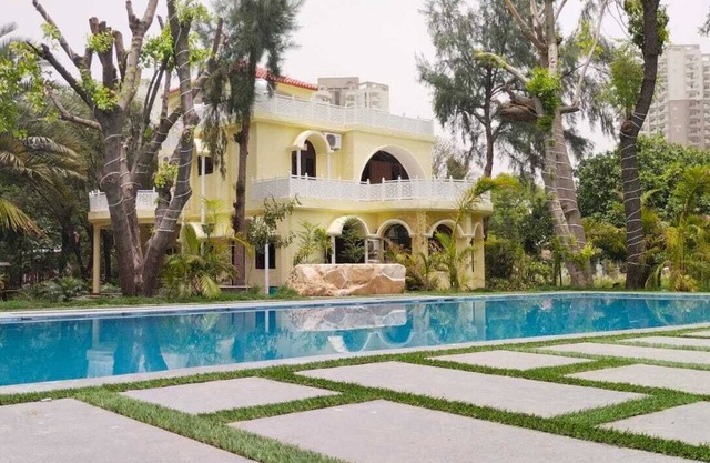 Insta-Perfect Sunahari Bagh: Luxe Pool Farmstay Spacious 9BR farmhouse Gurugram