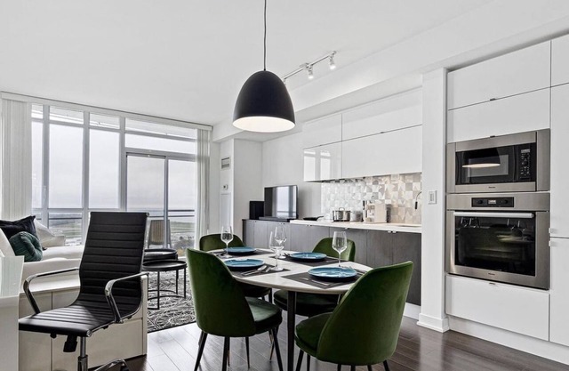 Insta-Worthy Toronto Stay Close to CN TOWER +More!