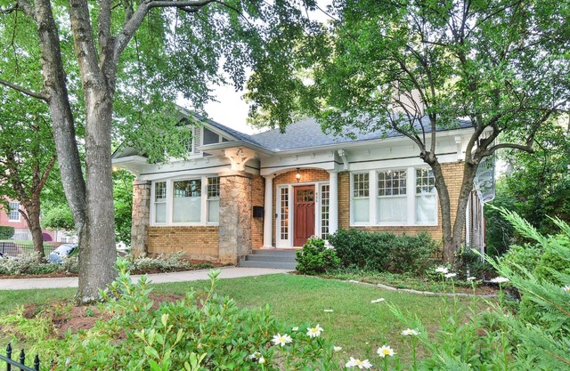 Intown Dream: Magnificent master and chef's kitchen