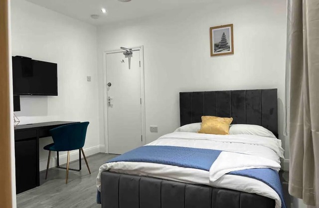 Inviting 2-Bed Apartment in Ilford