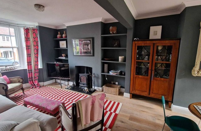 Inviting 2-Bed Character House Stamford