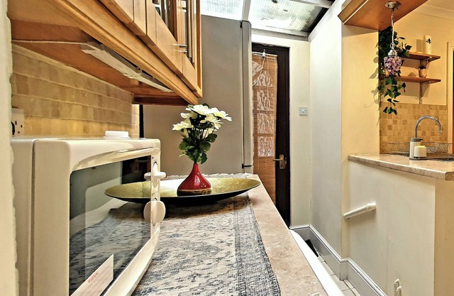 Inviting 2-bed Cottage in Windsor