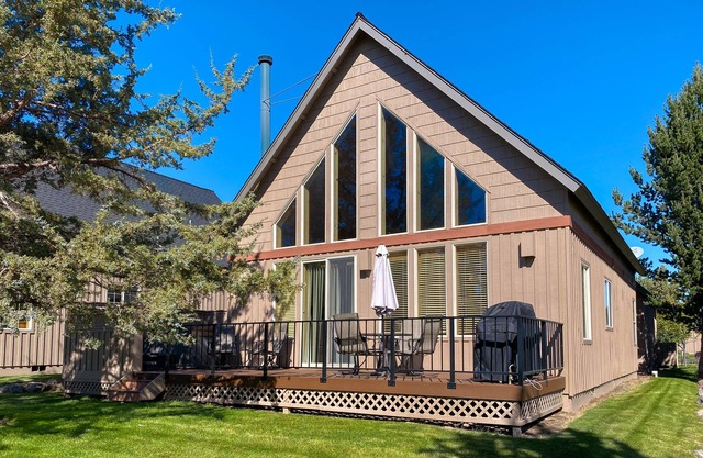 Inviting chalet with private hot tub, grill, 3 pools, hot tub, gym, & tennis