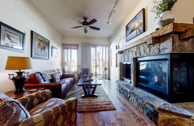 Inviting condo w/shared hot tubs, pool, steam room, firepit, and ski shuttle