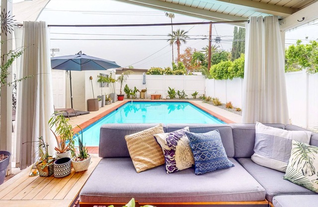 Inviting Dog-Friendly - Pool, Kitchen, & Fireplace