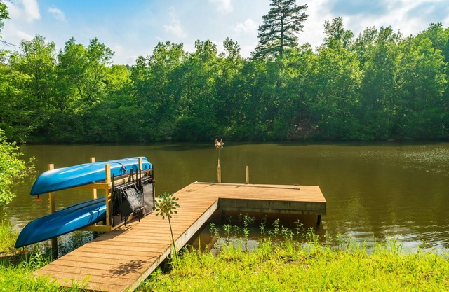 Inviting home on Lake Pineda