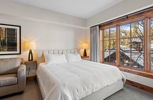 Inviting King Studio in Osprey Meadows