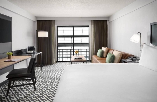 Inviting Room Perfect for Family Adventures in Boston! Onsite Dining!