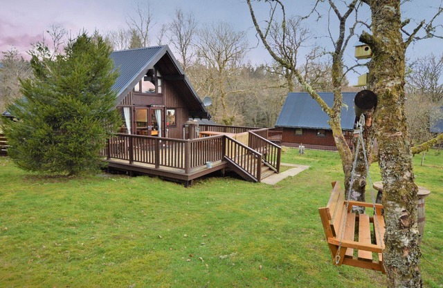 Iona Lodge, loch views, peaceful location, pet friendly