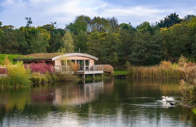 Iris - a lodge that sleeps 6 guests in 3 bedrooms