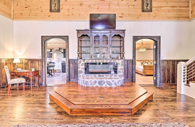 ‘Iron Duff Chapel’ - Unique Escape w/Mtn Views!