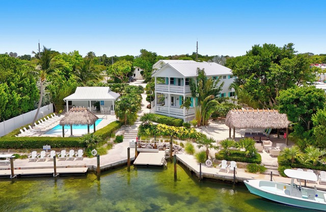 Isla Honeydew: 3 En-Suite Bedrooms! FREE boat dockage Sept-Oct only