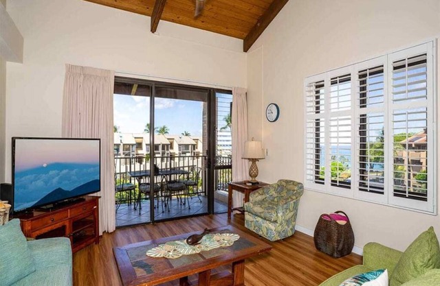 Island Chic w/Loft! AC, Lanai, Kitchen, WiFi, Flat Screens+Laundry–Kamaole Sands 9411