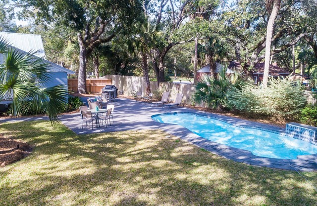 Island Oasis!Golf Cart-Priv.Pool-Bikes-Fenced Yard-Ping Pong-Walk~Beach-Sleep12